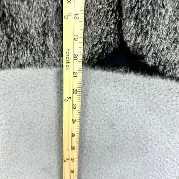 Epic Threads Girls Faux Fur Fall Winter Sleeveless Button‎ Vest size large gray - Picture 4 of 5